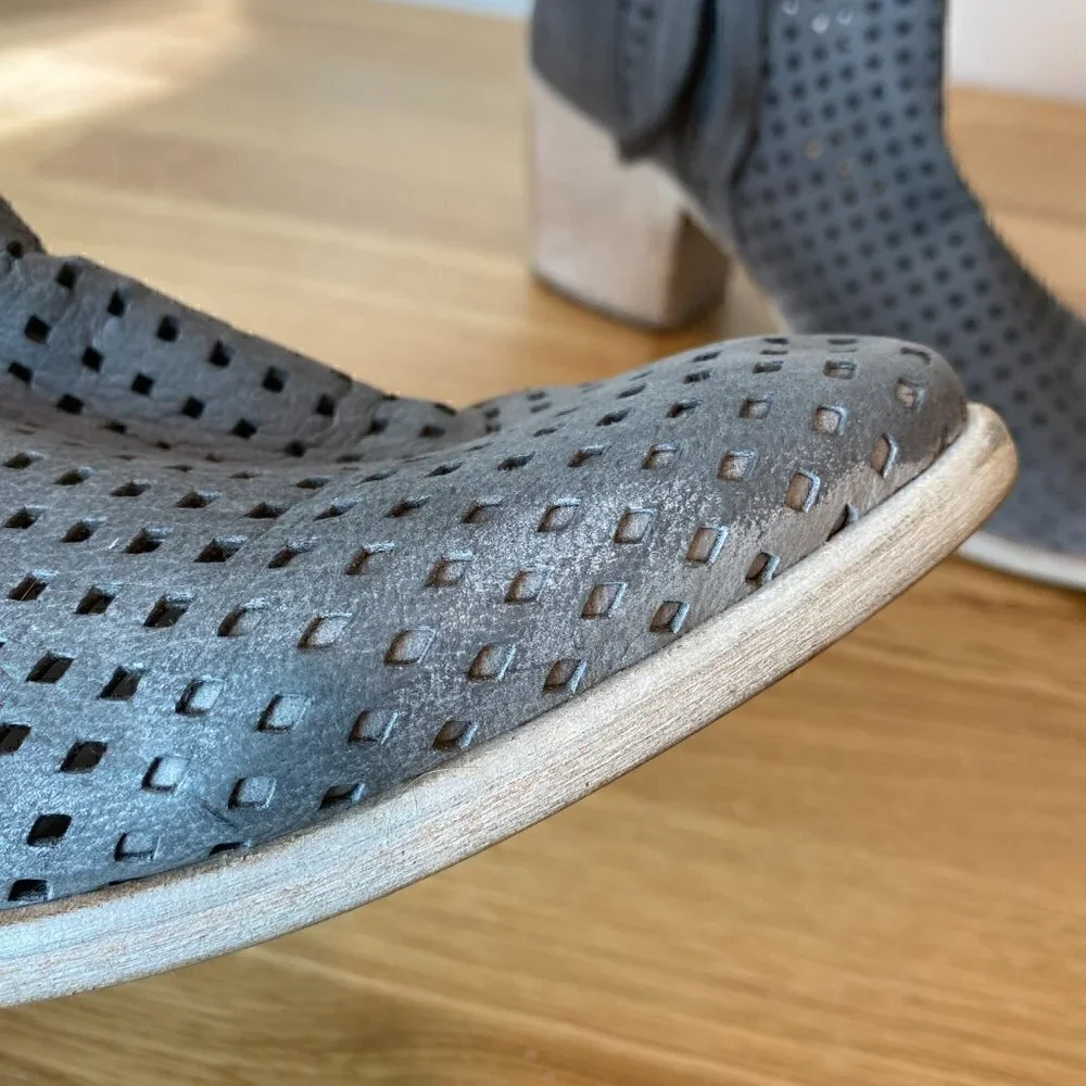 Dolce Vita Kenyon Smoke Grey Perforated Nubuck Bootie Size 9/9.5 - Picture 4 of 11